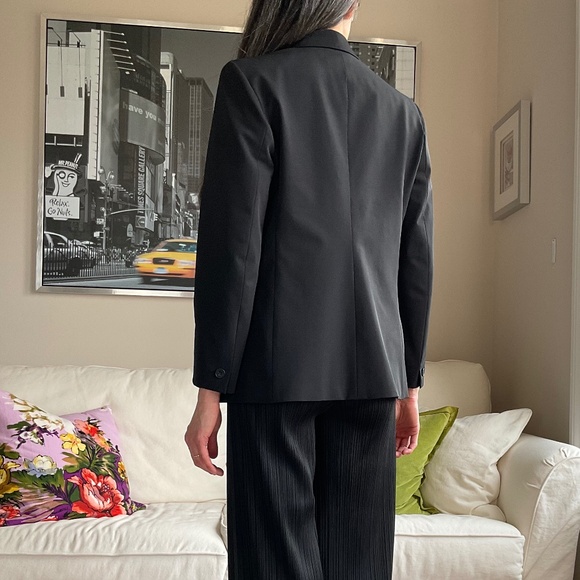 Weekend MaxMara black “swishy” fabric with stretch blazer - Picture 6 of 6